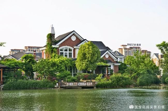 生活在有湖的地方，是對(duì)人生的浪漫私藏